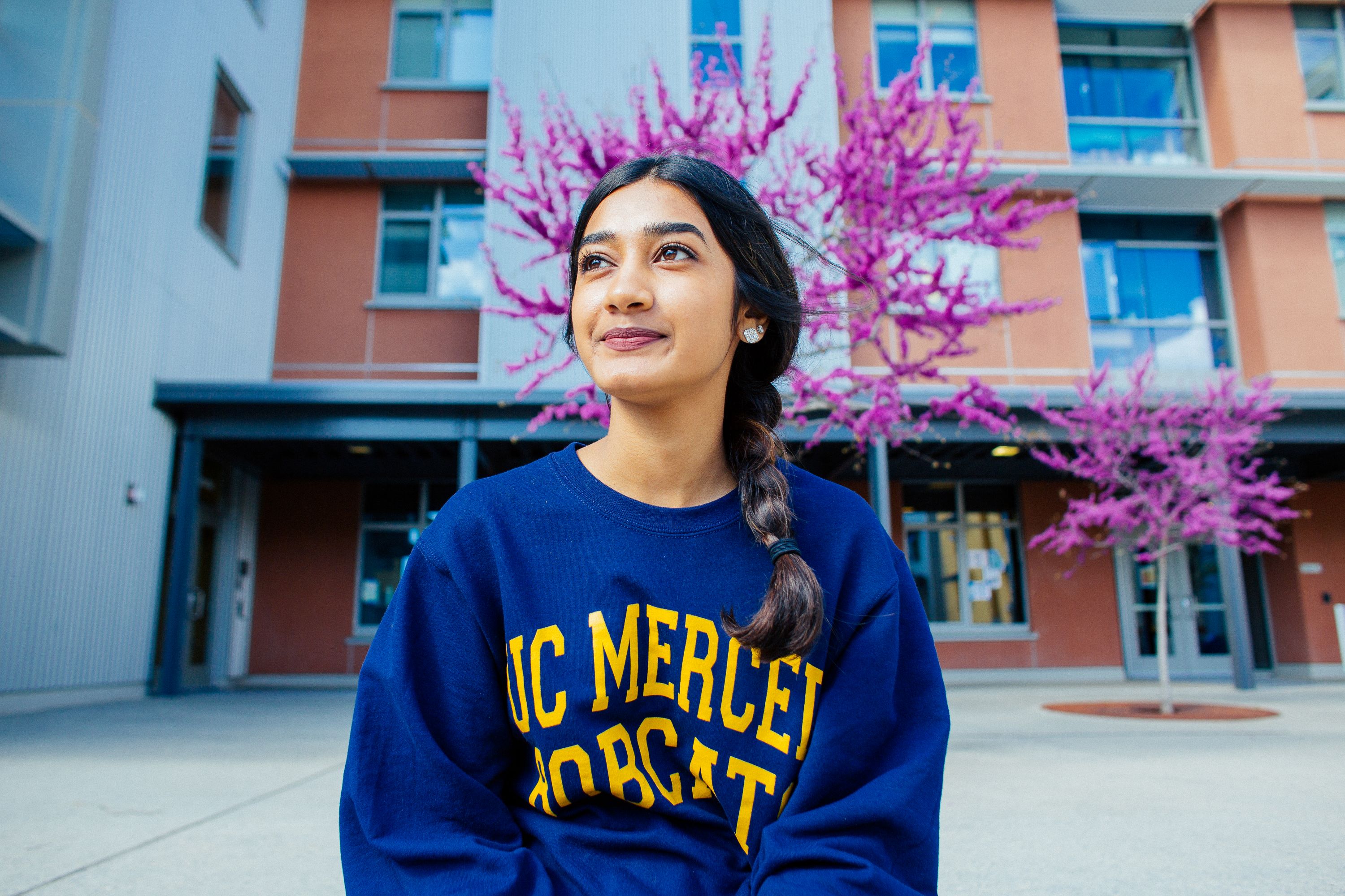 a student in UC Merced shirt